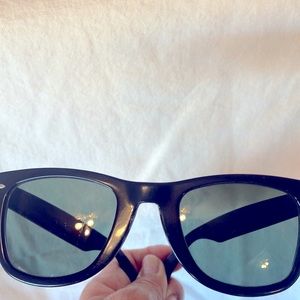 1975 Ray-Ban wayfarer sunglasses by Bausch & Lomb with case